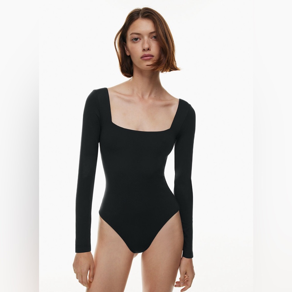 Aritzia Babaton Contour Squareneck Longsleeve Bodysuit